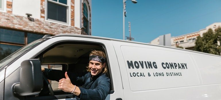 A mover helping you organize a budget-friendly office move