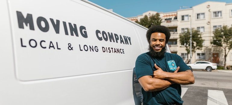 A professional mover helping people in Moving to a smaller condo in Covina